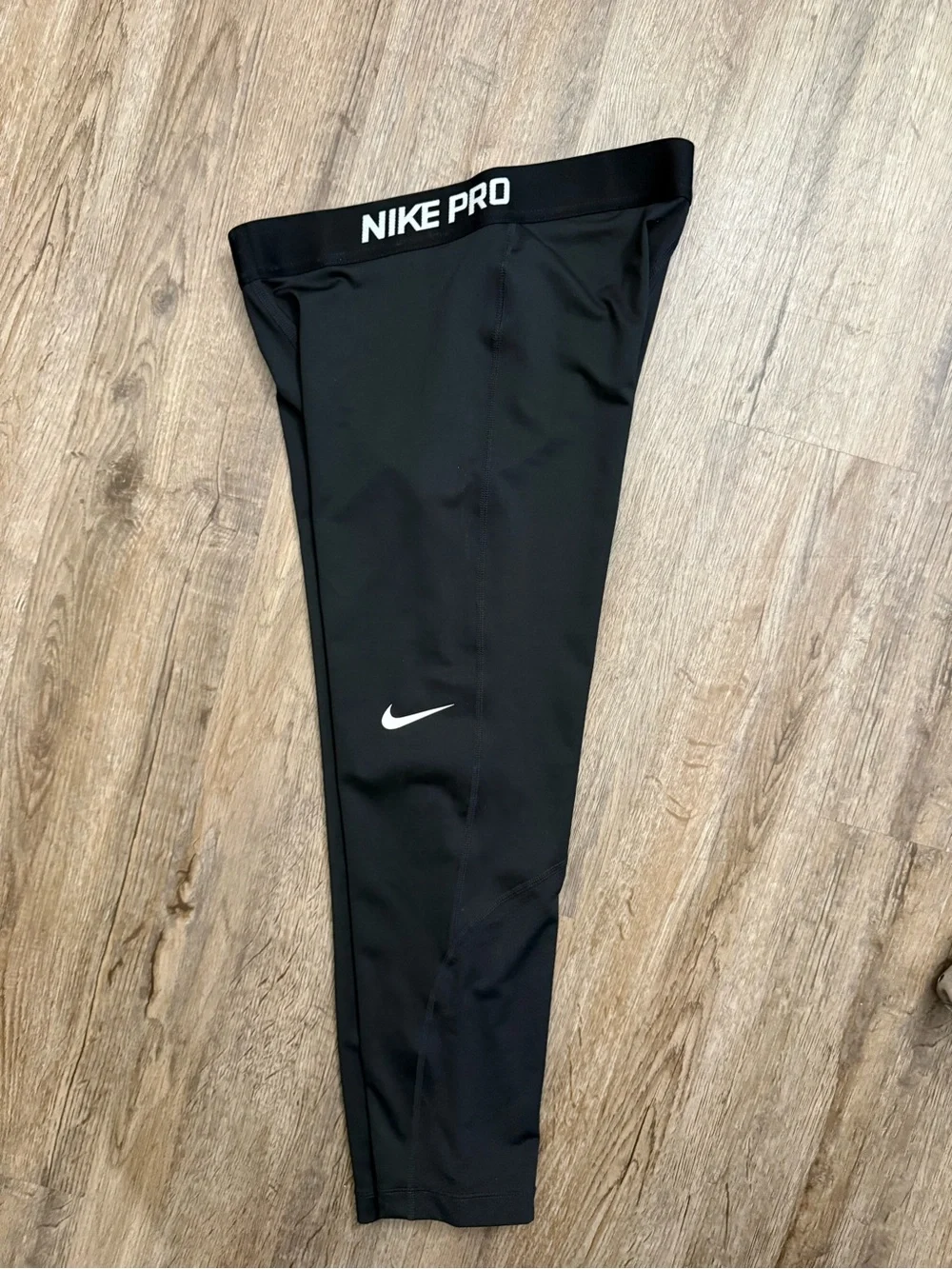 Nike Pro • Mid Rise Capri Leggings